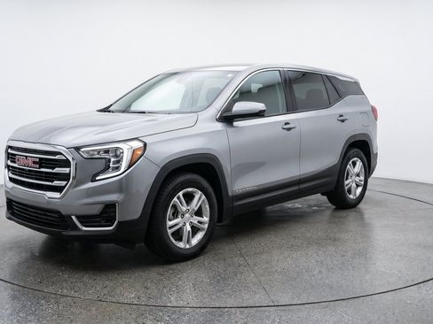 Used 2024 GMC Terrain SLE FWD image 3