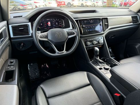 Used 2023 Volkswagen Atlas SE w/ Black Wheel Package image 31