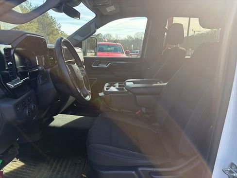 Used 2024 Chevrolet Silverado 3500 LT image 10