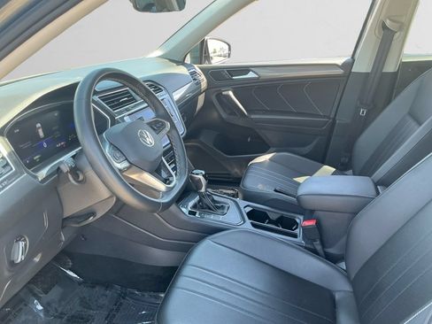Used 2023 Volkswagen Tiguan SE FWD image 9