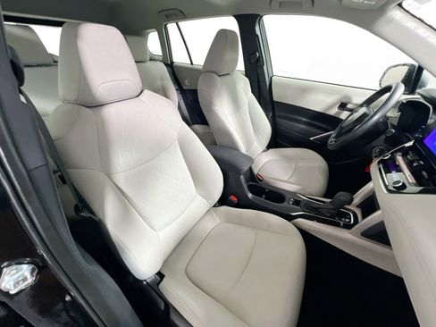 Used 2025 Toyota Corolla Cross L image 30