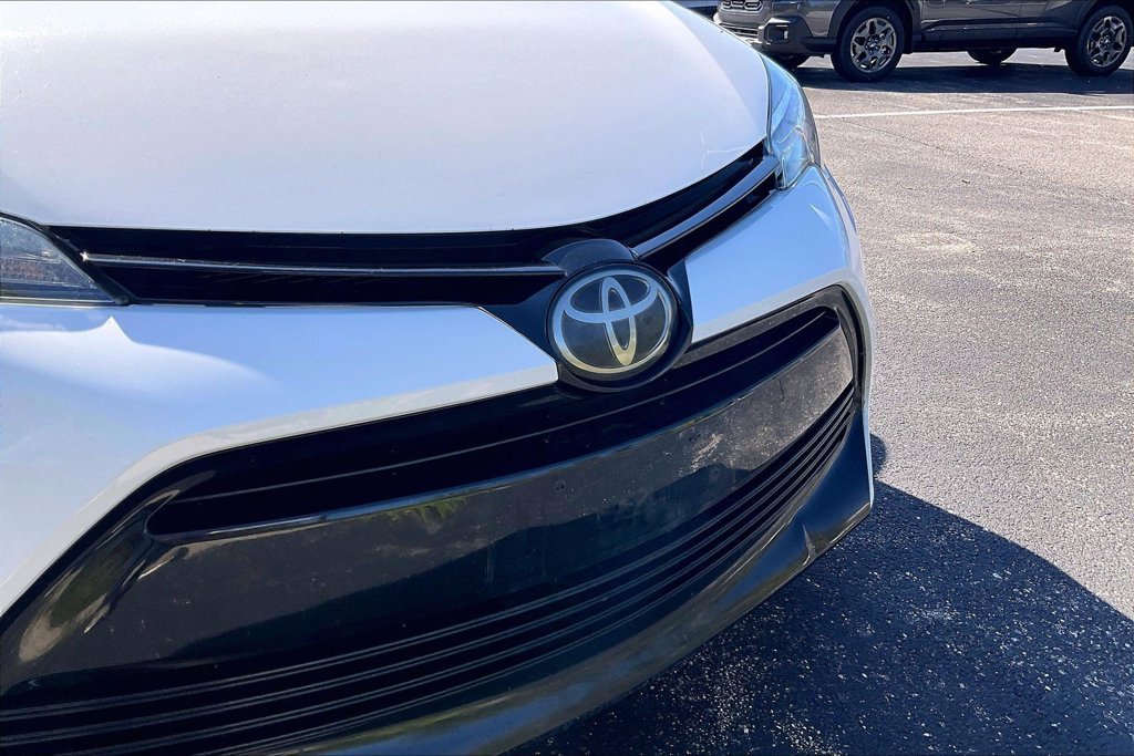 Used 2018 Toyota Corolla LE FWD image 30