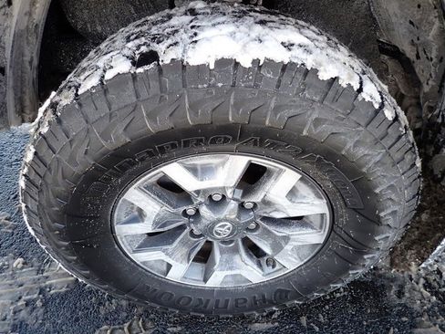 Used 2019 Toyota Tacoma TRD Off-Road image 12