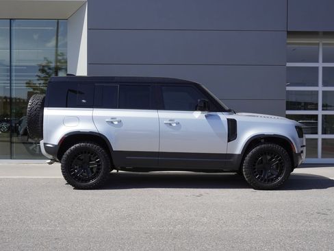 Used 2024 Land Rover Defender 110 SE AWD/4WD image 7