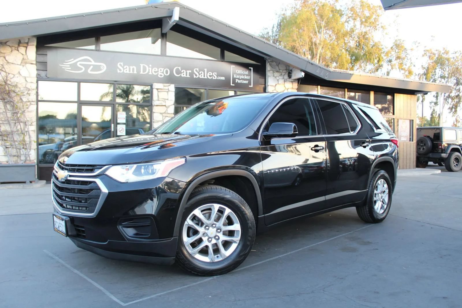 Used 2018 Chevrolet Traverse LS FWD image 1