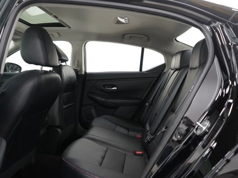 Used 2022 Nissan Sentra SR w/ SR Premium Package image 15