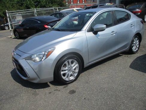 Used 2017 Toyota Yaris iA image 4