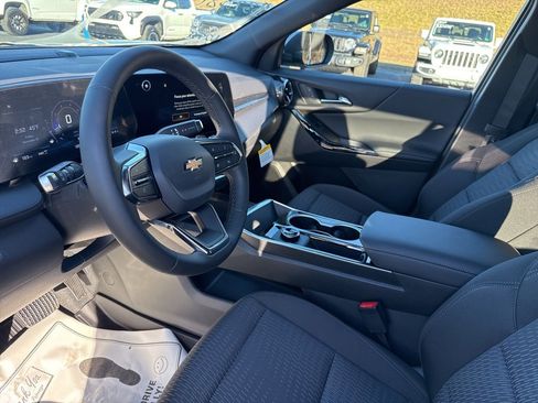 New 2026 Chevrolet Equinox LT w/ LPO, Floor Liner Package image 11