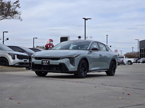 New 2025 Kia K4 GT-Line Turbo image 2