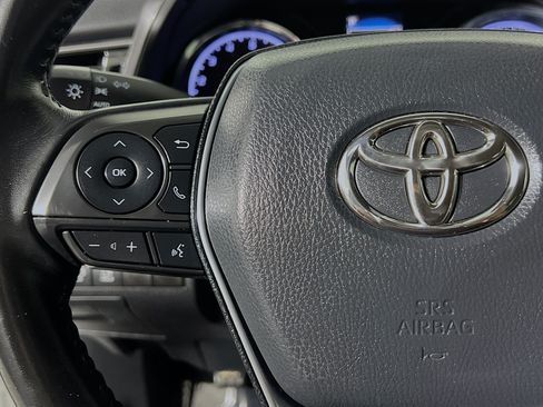 Used 2019 Toyota Camry SE FWD image 19