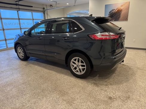 Used 2022 Ford Edge SEL w/ Convenience Package image 3