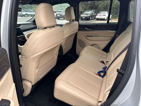 Used 2023 Jeep Grand Cherokee Limited w/ Luxury Tech Group II image 10