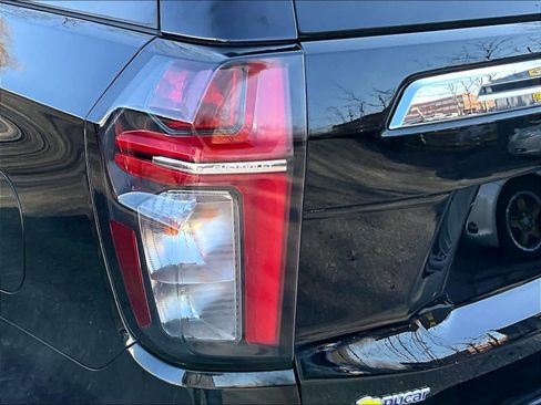 Used 2024 Chevrolet Suburban Premier image 35