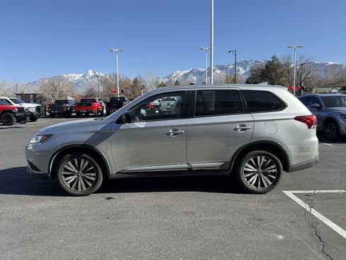 Used 2020 Mitsubishi Outlander ES image 4