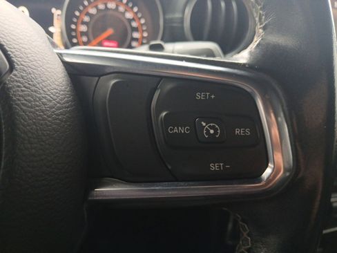 Used 2020 Jeep Wrangler Unlimited Sahara image 23