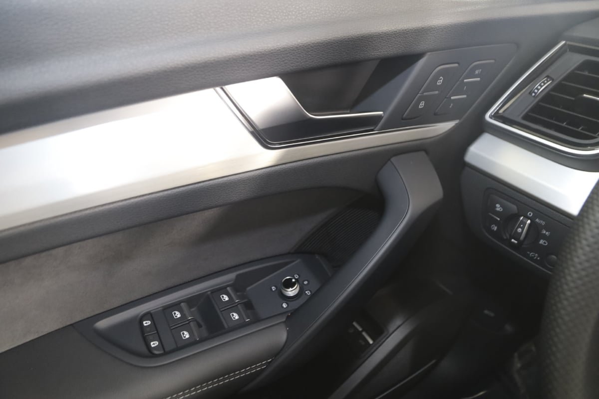 Used 2025 Audi Q5 e Premium Plus AWD/4WD image 27