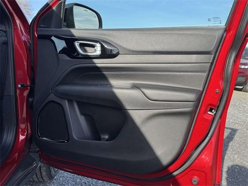 New 2026 Jeep Compass Latitude image 13