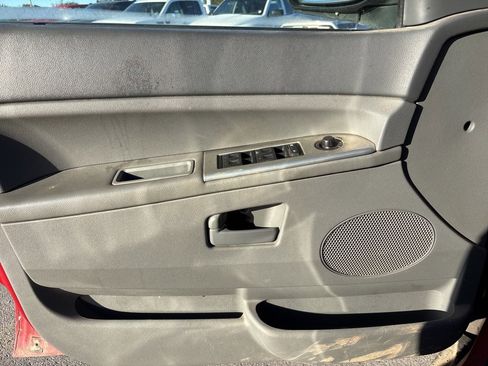 Used 2005 Jeep Grand Cherokee Laredo image 12