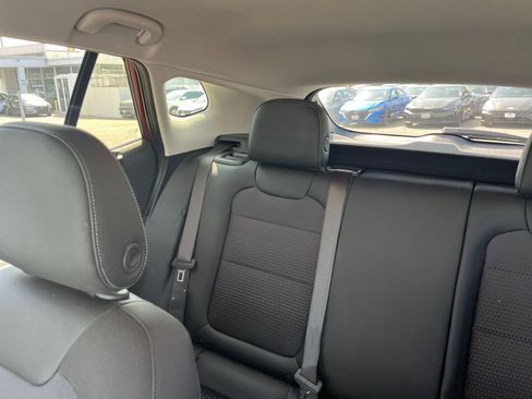 Used 2025 Chevrolet Trax LT FWD image 40