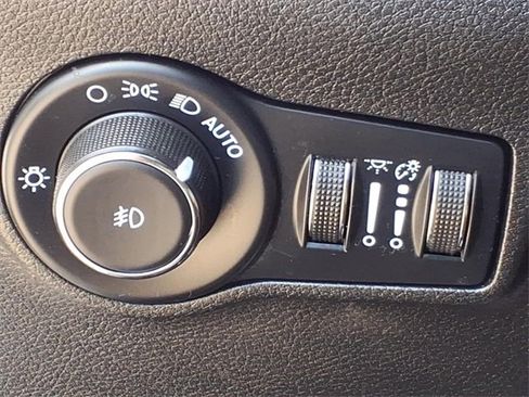 Used 2024 Jeep Compass Latitude image 21