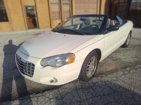 Used 2006 Chrysler Sebring Touring FWD image 2