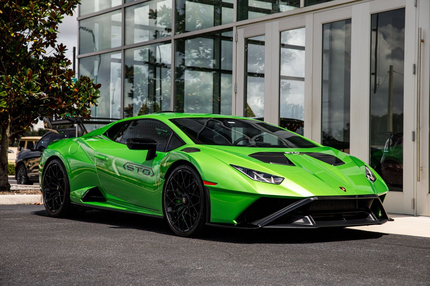 Used 2023 Lamborghini Huracan STO RWD image 30