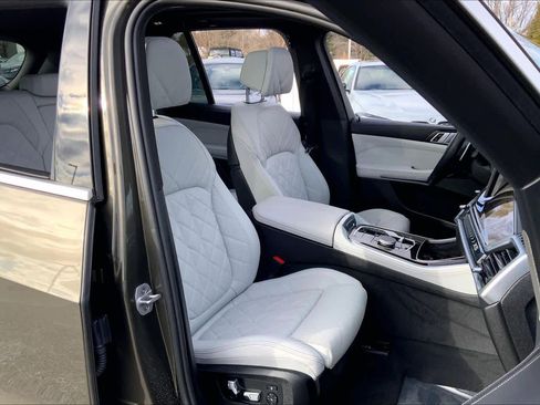 Certified 2025 BMW X5 xDrive40i w/ Climate Comfort Package image 8