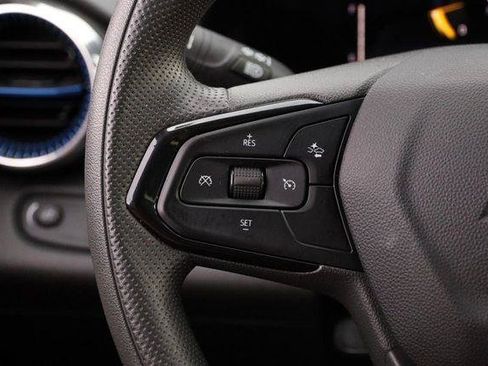 Used 2025 Chevrolet Trax LT FWD image 11