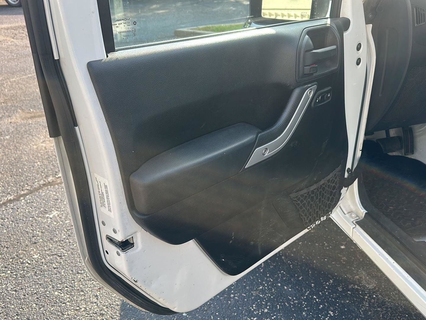 Used 2013 Jeep Wrangler Unlimited Sahara AWD/4WD image 17