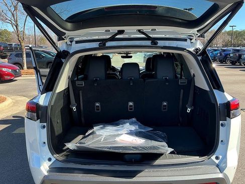 New 2026 Nissan Pathfinder SL image 27