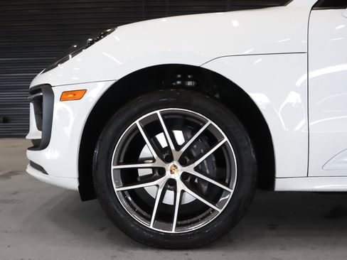 Certified 2022 Porsche Macan image 25