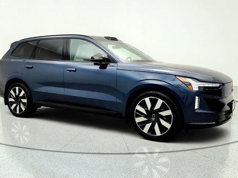 Used 2025 Volvo EX90 Ultra AWD/4WD image 3