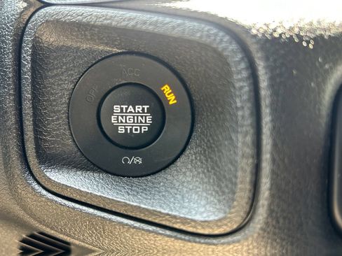 Used 2024 Jeep Wrangler Unlimited AWD/4WD image 16