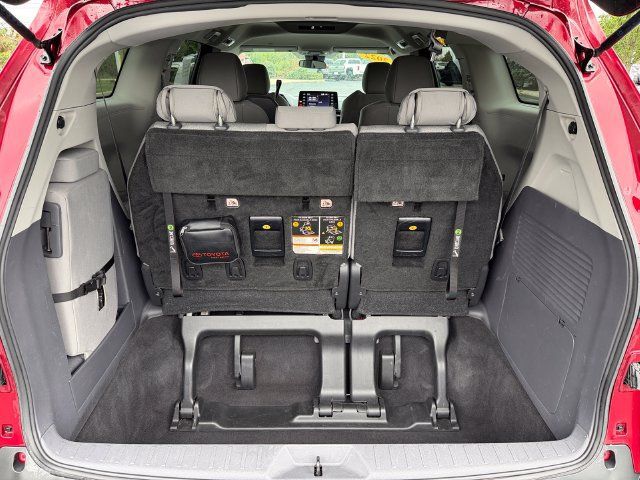 Certified 2022 Toyota Sienna LE FWD image 16