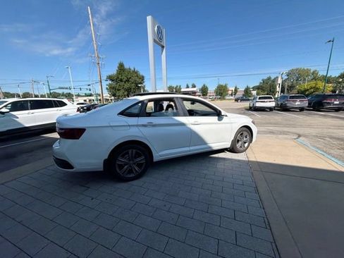 Certified 2024 Volkswagen Jetta SE w/ Panoramic Sunroof Package FWD image 14