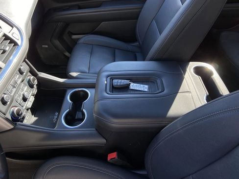 Used 2022 Chevrolet Suburban Z71 w/ Off-Road Capability Package image 26