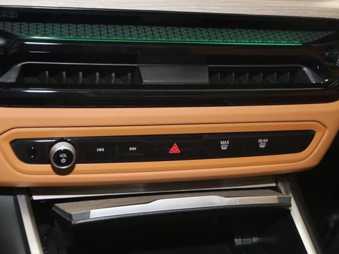 Used 2025 BMW M340i xDrive w/ Premium Package image 33