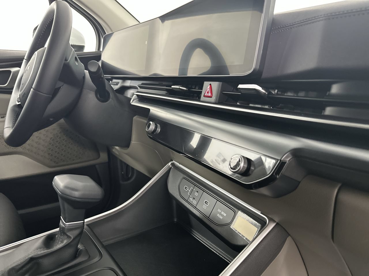 Certified 2026 Kia Carnival FWD image 15