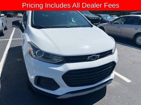 Used 2020 Chevrolet Trax LT w/ Redline Edition FWD image 6