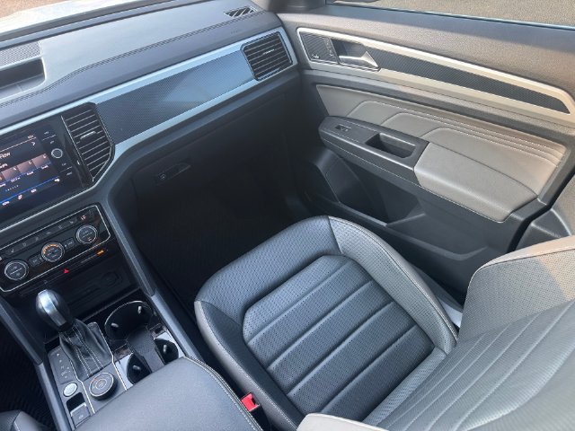 Used 2022 Volkswagen Atlas Cross Sport SEL Premium R-Line AWD/4WD image 25