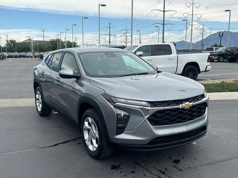 New 2026 Chevrolet Trax LS w/ LS Convenience Package FWD image 10