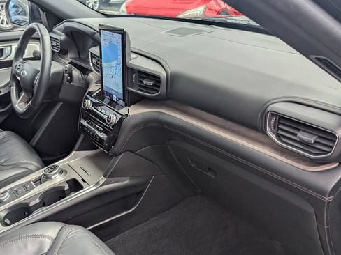 Used 2023 Ford Explorer Platinum w/ Technology Package AWD/4WD image 18