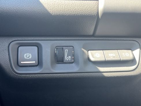 Used 2020 GMC Acadia SLT w/ Driver Alert Package II image 11