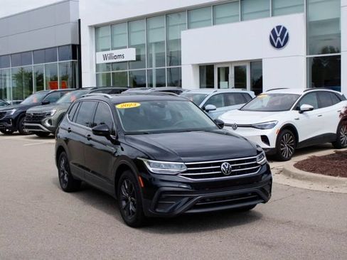 Used 2023 Volkswagen Tiguan SE w/ Panoramic Sunroof Package AWD/4WD image 1