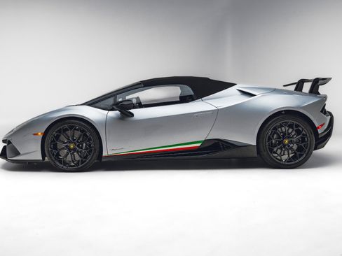 Used 2019 Lamborghini Huracan Performante AWD/4WD image 5