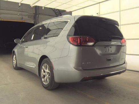 Used 2017 Chrysler Pacifica Limited w/ UConnect Theater Package image 7