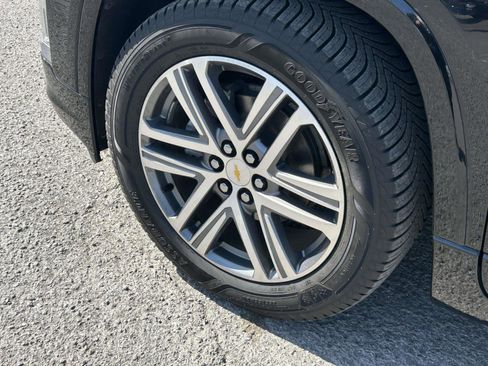 Used 2023 Chevrolet Traverse High Country image 9