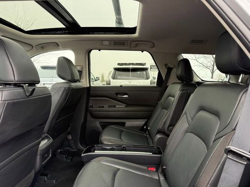 Used 2024 Nissan Pathfinder SL w/ SL Premium Package image 15
