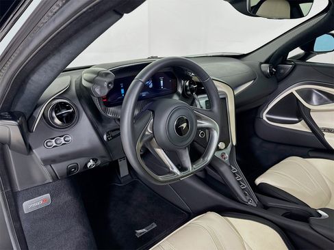 Used 2024 McLaren 750S image 10