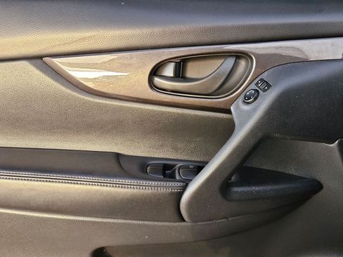 Used 2019 Nissan Rogue S FWD image 24